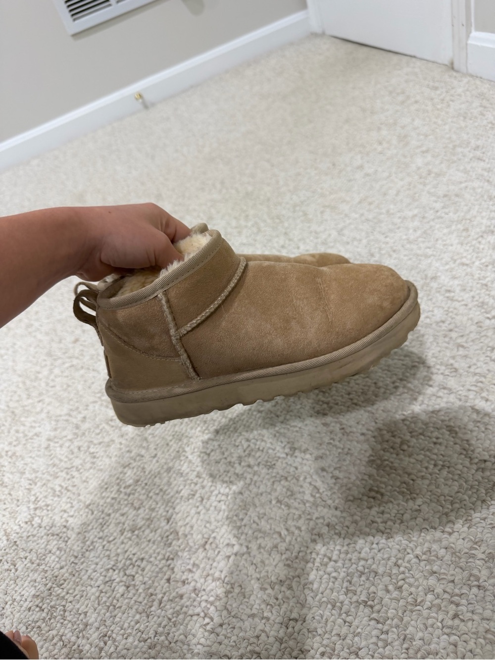 Low beige suede UGGs with a soft sheepskin lining - Picture 1 of 3